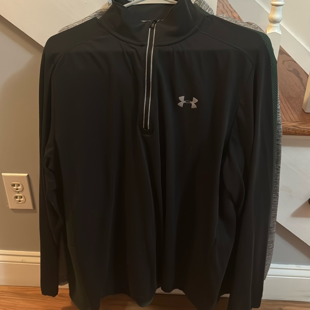 Xlarge Under Armour Light Weight Pullover - image 1